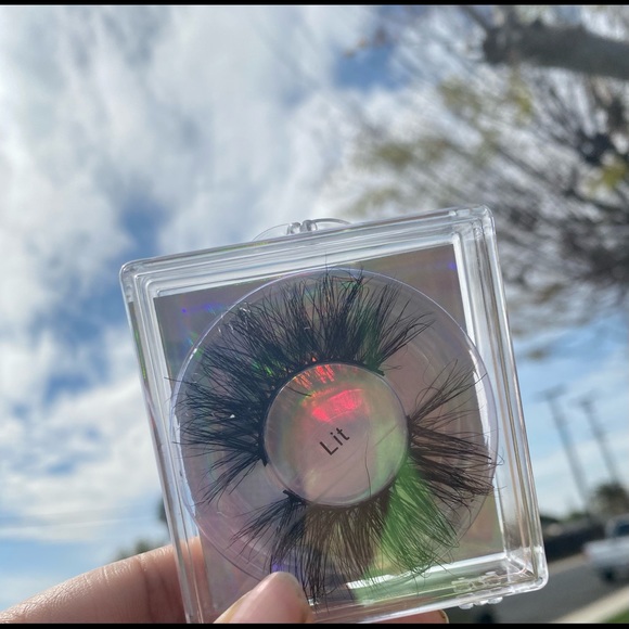 Eyelashes - Picture 2 of 3